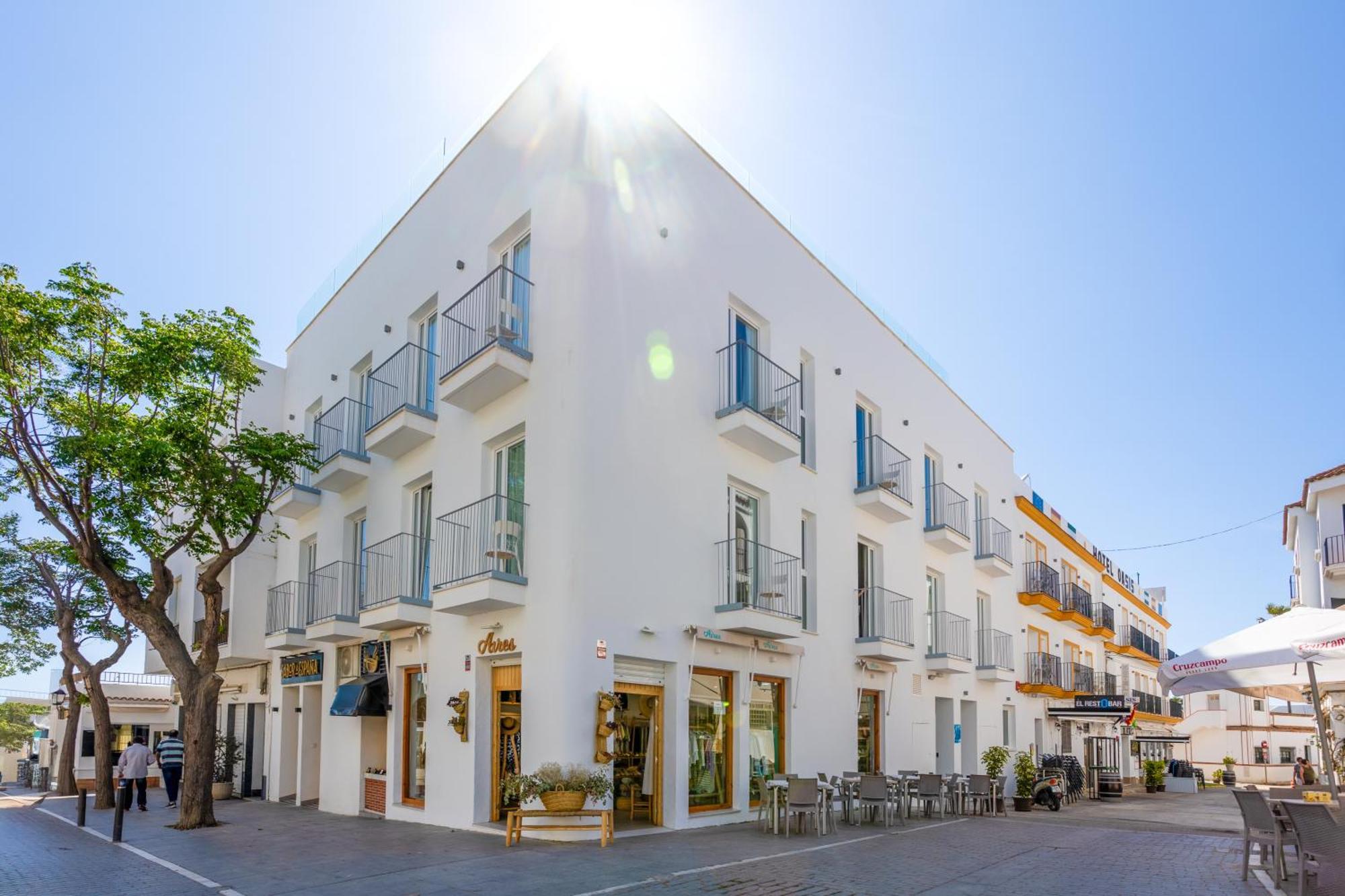Hotel Oasis Centro Conil De La Frontera Bagian luar foto