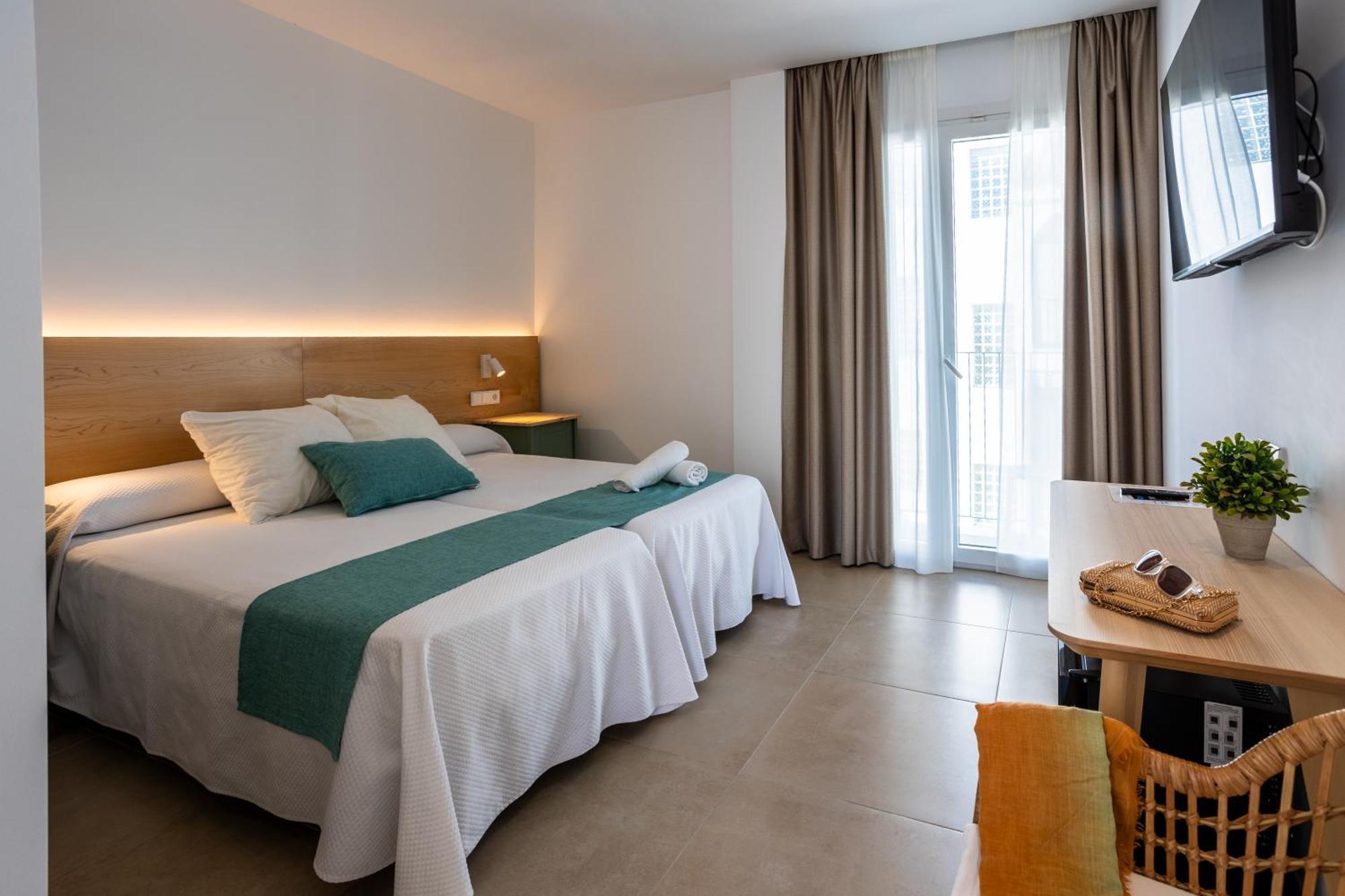Hotel Oasis Centro Conil De La Frontera Bagian luar foto